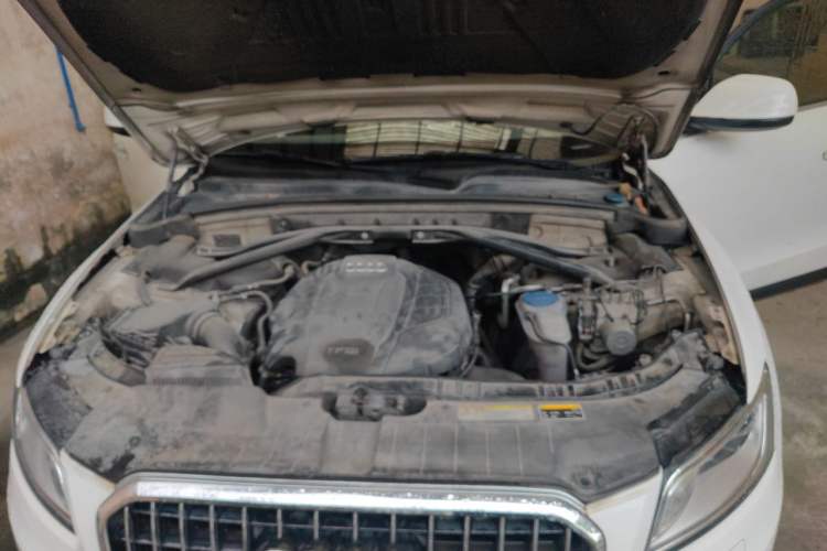Used Audi Q5 2016 40 TFSI Technology Edition Engine Bay