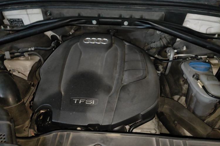 Used Audi Q5 2016 40 TFSI Comfort Model Engine Bay