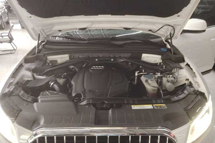 Used Audi Q5 2016 40 TFSI Technology Edition Engine Bay