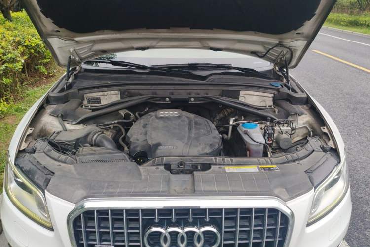 Used Audi Q5 2016 40 TFSI Comfort Model Engine Bay