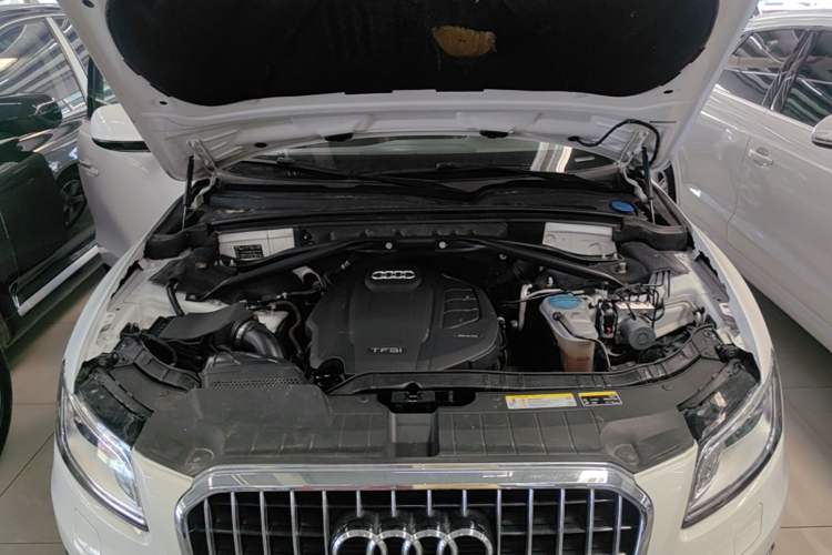Used Audi Q5 2016 40 TFSI Technology Edition Engine Bay