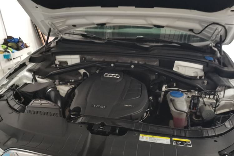 Used Audi Q5 2016 40 TFSI Technology Edition Engine Bay