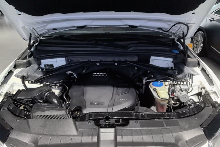 Used Audi Q5 2016 40 TFSI Technology Edition Engine Bay