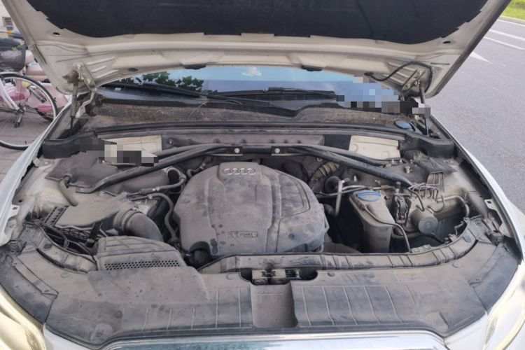 Used Audi Q5 2016 40 TFSI Comfort Model Engine Bay