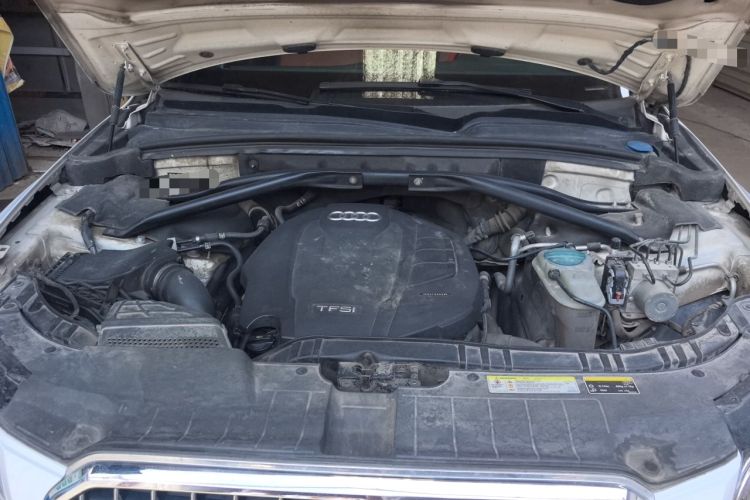 Used Audi Q5 2016 40 TFSI Comfort Model Engine Bay