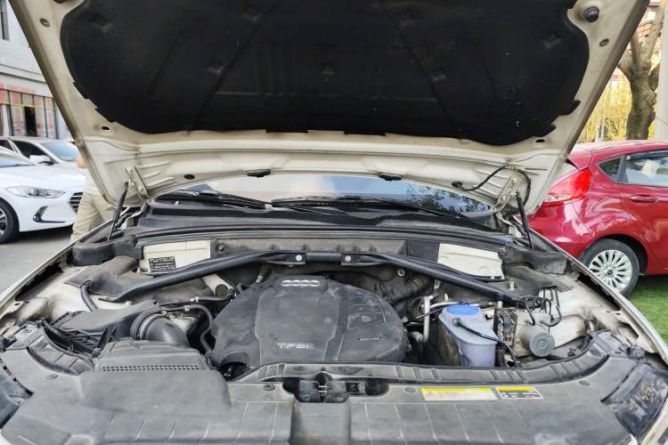 Used Audi Q5 2016 40 TFSI Trendy Edition Engine Bay