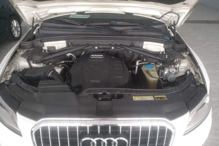 Used Audi Q5 2016 40 TFSI Trendy Edition Engine Bay
