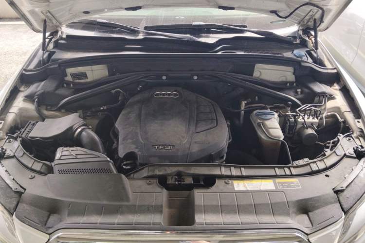 Used Audi Q5 2016 40 TFSI Trendy Edition Engine Bay