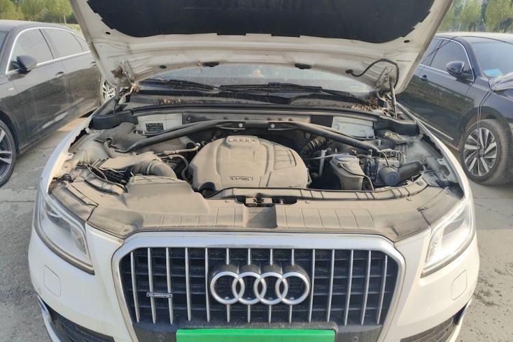 Used Audi Q5 2016 40 TFSI Comfort Model Engine Bay
