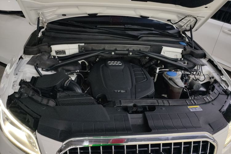 Used Audi Q5 2016 40 TFSI Technology Edition Engine Bay