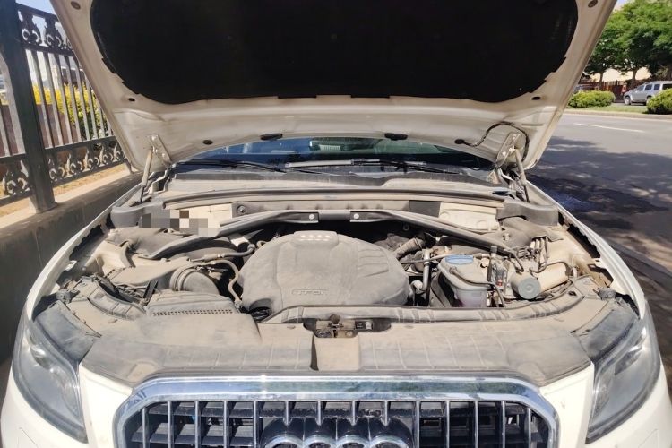 Used Audi Q5 2016 40 TFSI Technology Edition Engine Bay