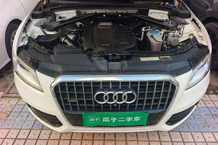 Used Audi Q5 2016 40 TFSI Comfort Model Engine Bay