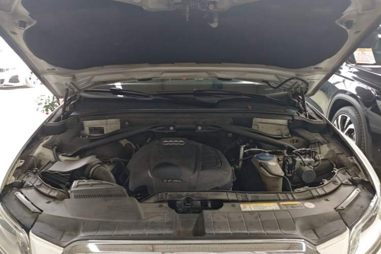 Used Audi Q5 2016 40 TFSI Comfort Model Engine Bay