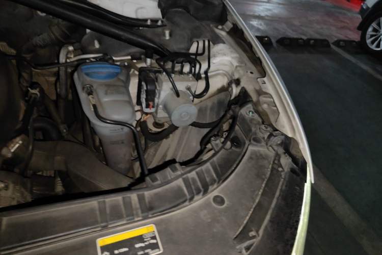 Used Audi Q5 2016 40 TFSI Comfort Model Engine Bay Left