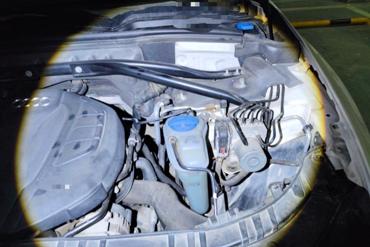 Used Audi Q5 2016 40 TFSI Comfort Model Engine Bay Left