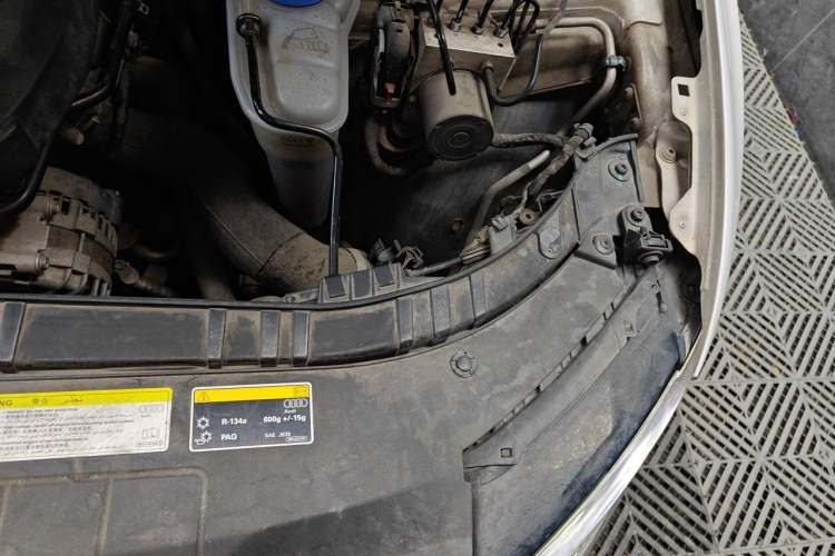 Used Audi Q5 2016 40 TFSI Comfort Model Engine Bay Left