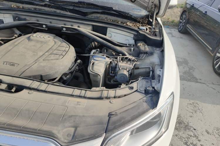Used Audi Q5 2016 40 TFSI Comfort Model Engine Bay Left