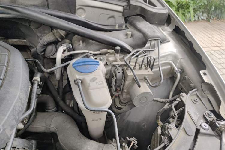 Used Audi Q5 2016 40 TFSI Comfort Model Engine Bay Left