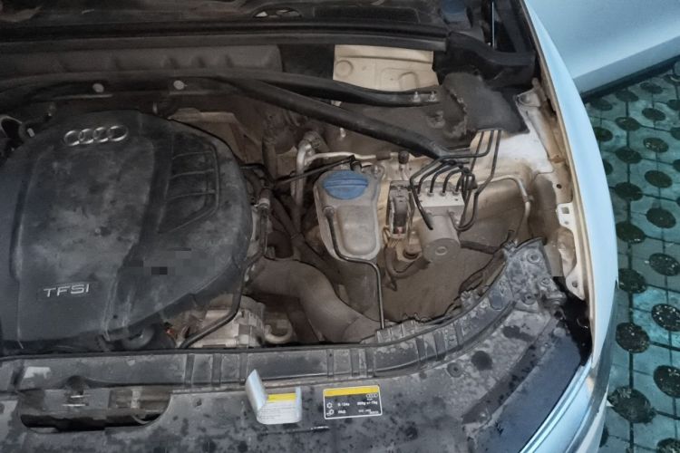 Used Audi Q5 2016 40 TFSI Comfort Model Engine Bay Left