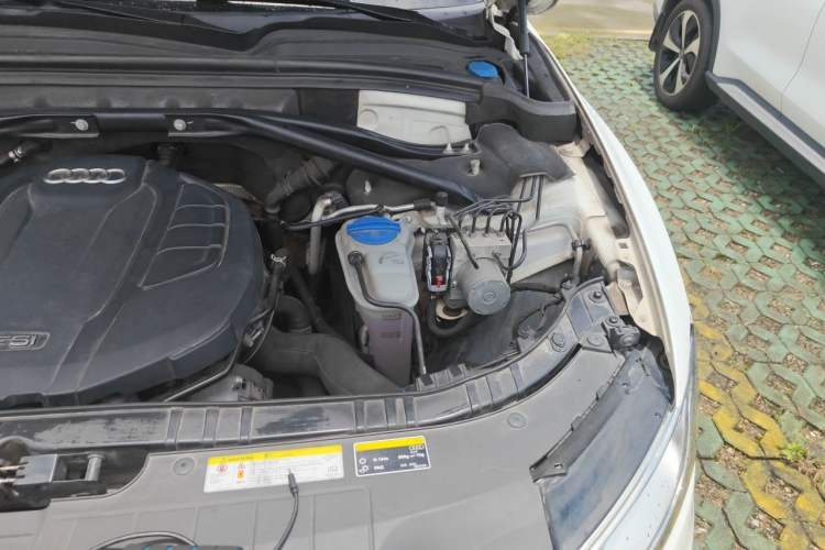Used Audi Q5 2016 40 TFSI Comfort Model Engine Bay Left