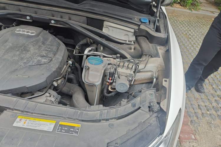 Used Audi Q5 2016 40 TFSI Technology Edition Engine Bay Left