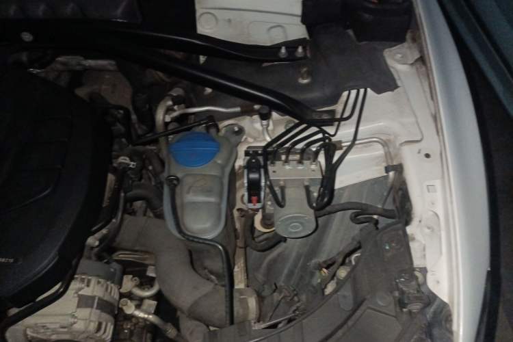 Used Audi Q5 2016 40 TFSI Technology Edition Engine Bay Left