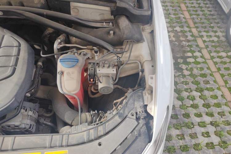 Used Audi Q5 2016 40 TFSI Technology Edition Engine Bay Left