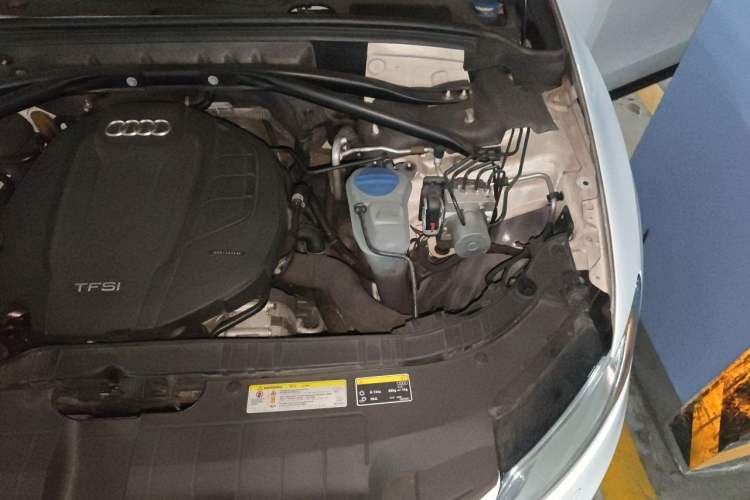 Used Audi Q5 2016 40 TFSI Comfort Model Engine Bay Left