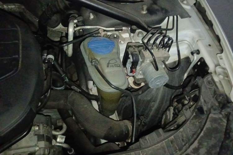 Used Audi Q5 2016 40 TFSI Technology Edition Engine Bay Left