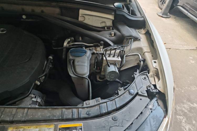 Used Audi Q5 2016 40 TFSI Special Edition Engine Bay Left