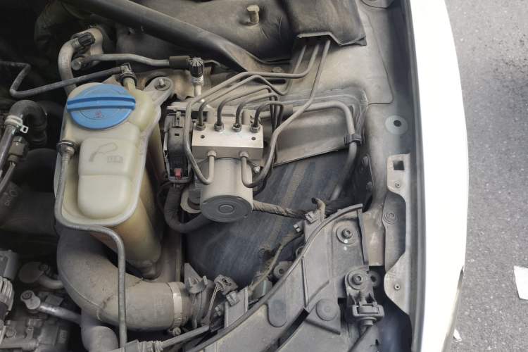 Used Audi Q5 2016 40 TFSI Comfort Model Engine Bay Left