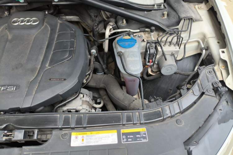 Used Audi Q5 2016 40 TFSI Comfort Model Engine Bay Left