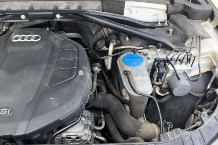 Used Audi Q5 2016 40 TFSI Technology Edition Engine Bay Left