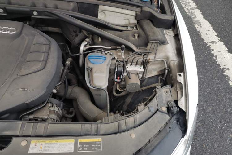 Used Audi Q5 2016 40 TFSI Comfort Model Engine Bay Left