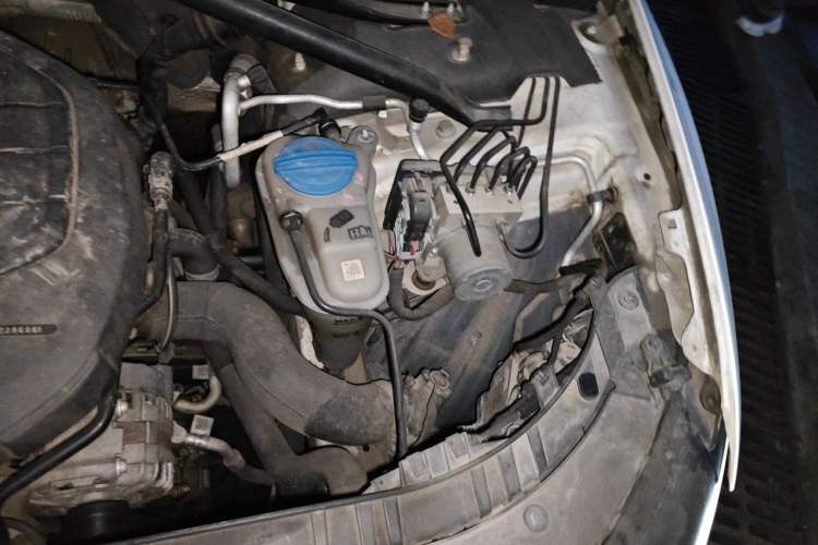 Used Audi Q5 2016 40 TFSI Trendy Edition Engine Bay Left