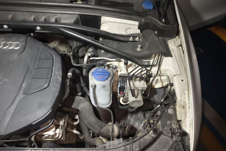 Used Audi Q5 2016 40 TFSI Trendy Edition Engine Bay Left