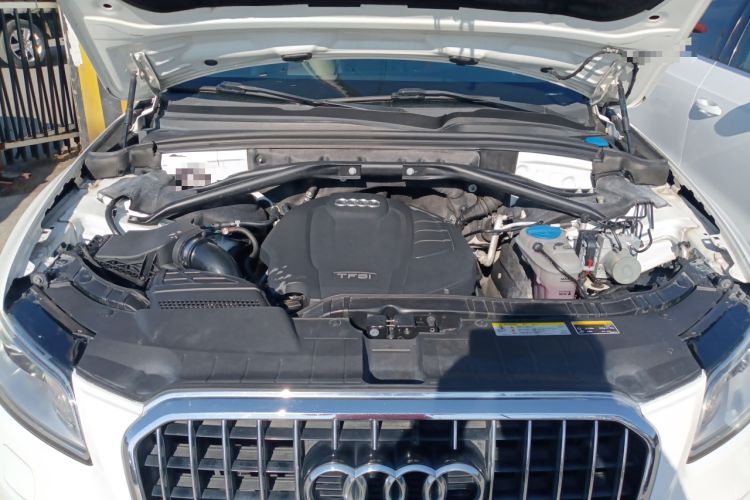 Used Audi Q5 2016 40 TFSI Technology Edition Engine Bay