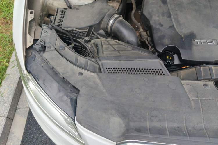 Used Audi Q5 2016 40 TFSI Comfort Model Engine Bay Right