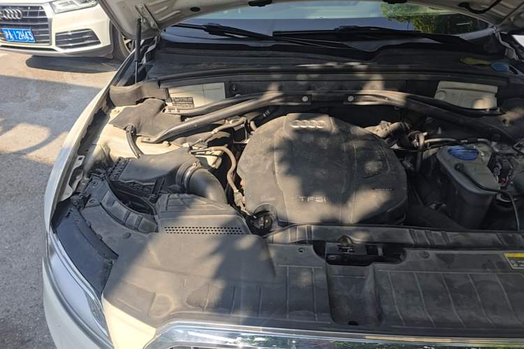 Used Audi Q5 2016 40 TFSI Technology Edition Engine Bay Right