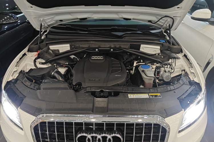 Used Audi Q5 2016 40 TFSI Technology Edition Engine Bay