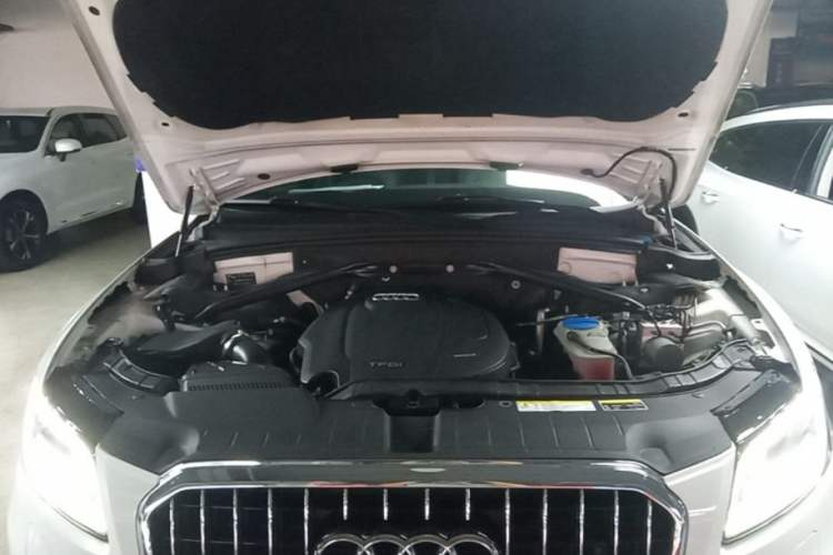 Used Audi Q5 2016 40 TFSI Trendy Edition Engine Bay