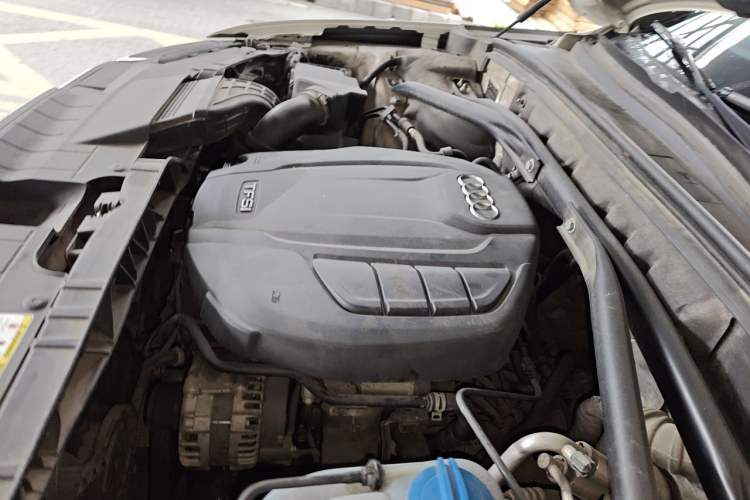 Used Audi Q5 2016 40 TFSI Technology Edition Engine Bay