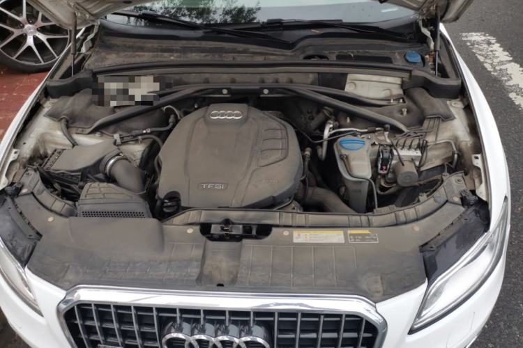 Used Audi Q5 2016 40 TFSI Comfort Model Engine Bay