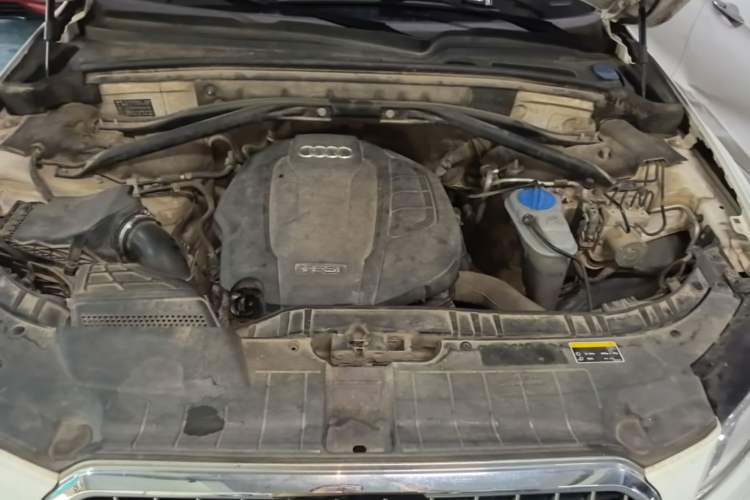 Used Audi Q5 2016 40 TFSI Technology Edition Engine Bay