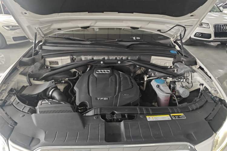 Used Audi Q5 2016 40 TFSI Comfort Model Engine Bay