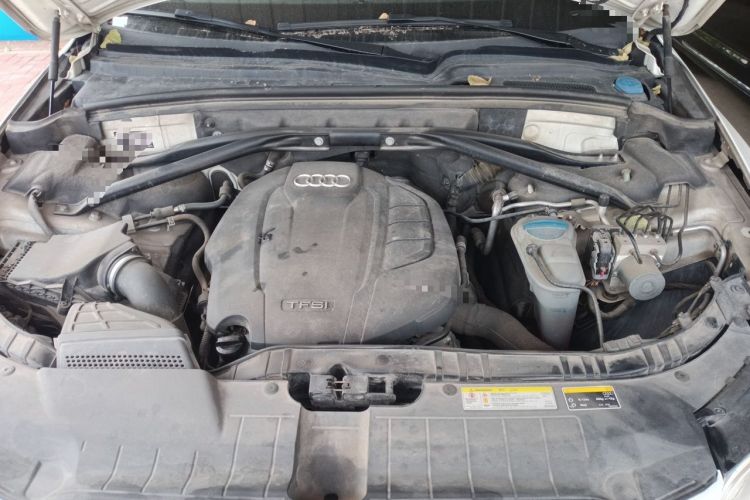 Used Audi Q5 2016 40 TFSI Comfort Model Engine Bay