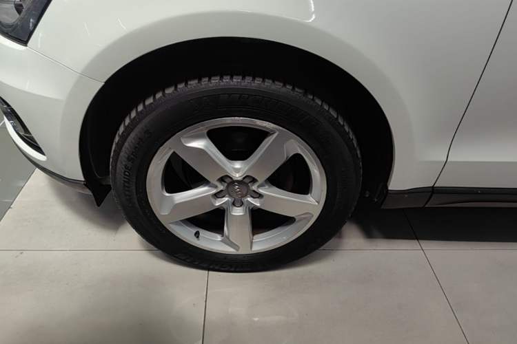 Used Audi Q5 2016 40 TFSI Technology Edition Exterior 4