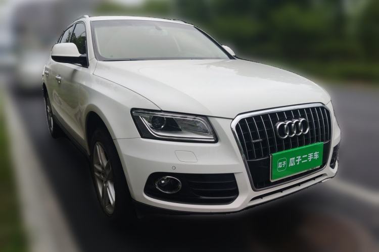 Used Audi Q5 2016 40 TFSI Comfort Model Front Right 45 Deg