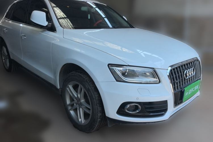 Used Audi Q5 2016 40 TFSI Comfort Model Front Right 45 Deg