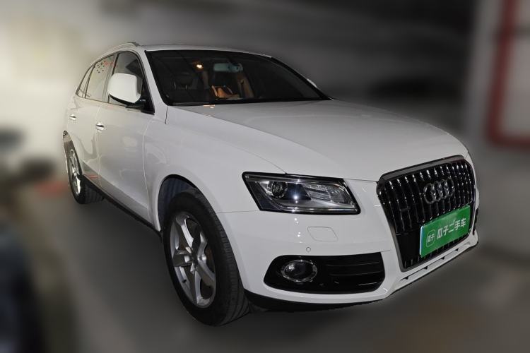 Used Audi Q5 2016 40 TFSI Technology Edition Front Right 45 Deg